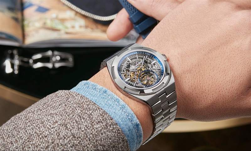 江詩丹頓舉重若輕的實用美學:鈦金屬鏈帶首次入作,色選內斂多彩-復刻表