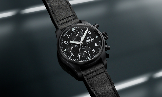 致敬傳奇黑陶瓷先驅| IWC 飛行員計時腕表「致敬3705」特別版-復刻表