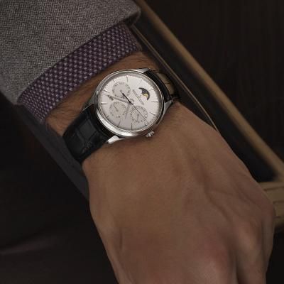 奇異博士手表藏彩蛋? 班奈迪克康柏拜區(qū)穿梭「多重宇宙」的幸運(yùn)物來自它! 《奇異博士2:失控多重宇宙》中推進(jìn)劇情的幸運(yùn)物!-復(fù)刻表