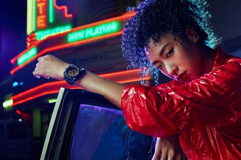 馭光者系列18K黃金夜光塗層自動(dòng)腕錶RM111-GD(圖片來源:ROMAGO) 獨(dú)立制表師ROMAGO黃金配夜光碳纖玩味新作漆黑中螢火蟲沖擊視覺-復(fù)刻表