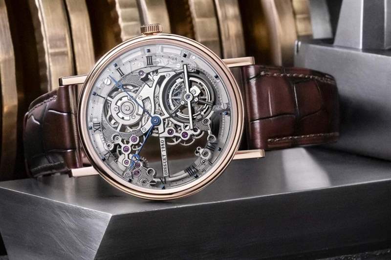 陀飛輪聽落簡單,但實際工藝卻是非常復雜,事實上,當時1801年申請專利,陀 什么是陀飛輪?機械手表入門必讀知識-復刻表