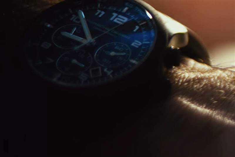 看電影扎卡里·昆托(Zachary Quinto)在“追加保證金”中佩戴保時捷設(shè)計計時碼表預(yù)測金融危機-復(fù)刻表