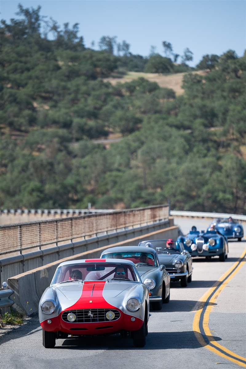 駕駛California Mille 復古跑車拉力賽的一天，佩戴蕭邦腕表-復刻表